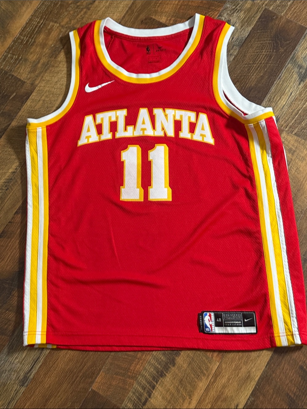 Nike Atlanta Hawks Trae Young #11 Swingman Jersey Red Size Large (48)